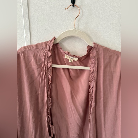 Easel Ruffle Duster - Picture 3 of 4